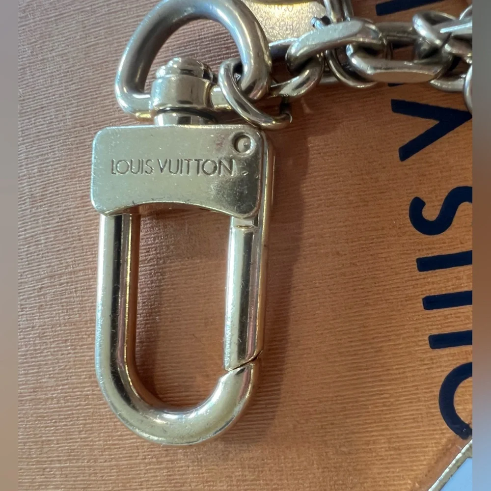 LOUIS VUITTON KEY CHAIN - Picture 10 of 15